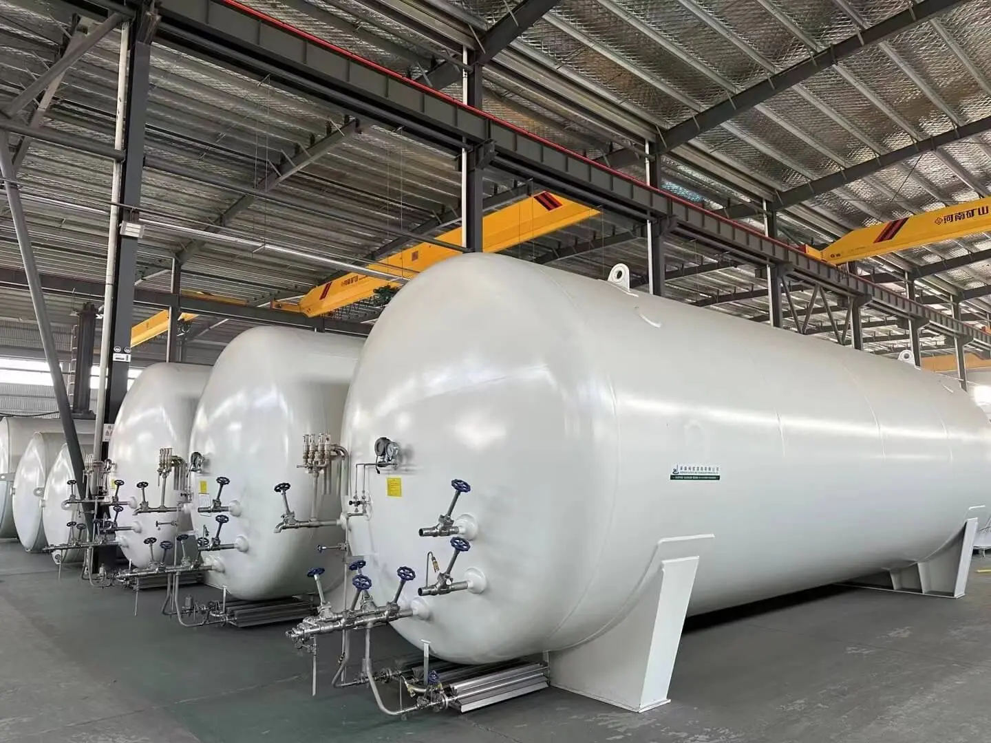 What is cryogenic liquid storage tank?
