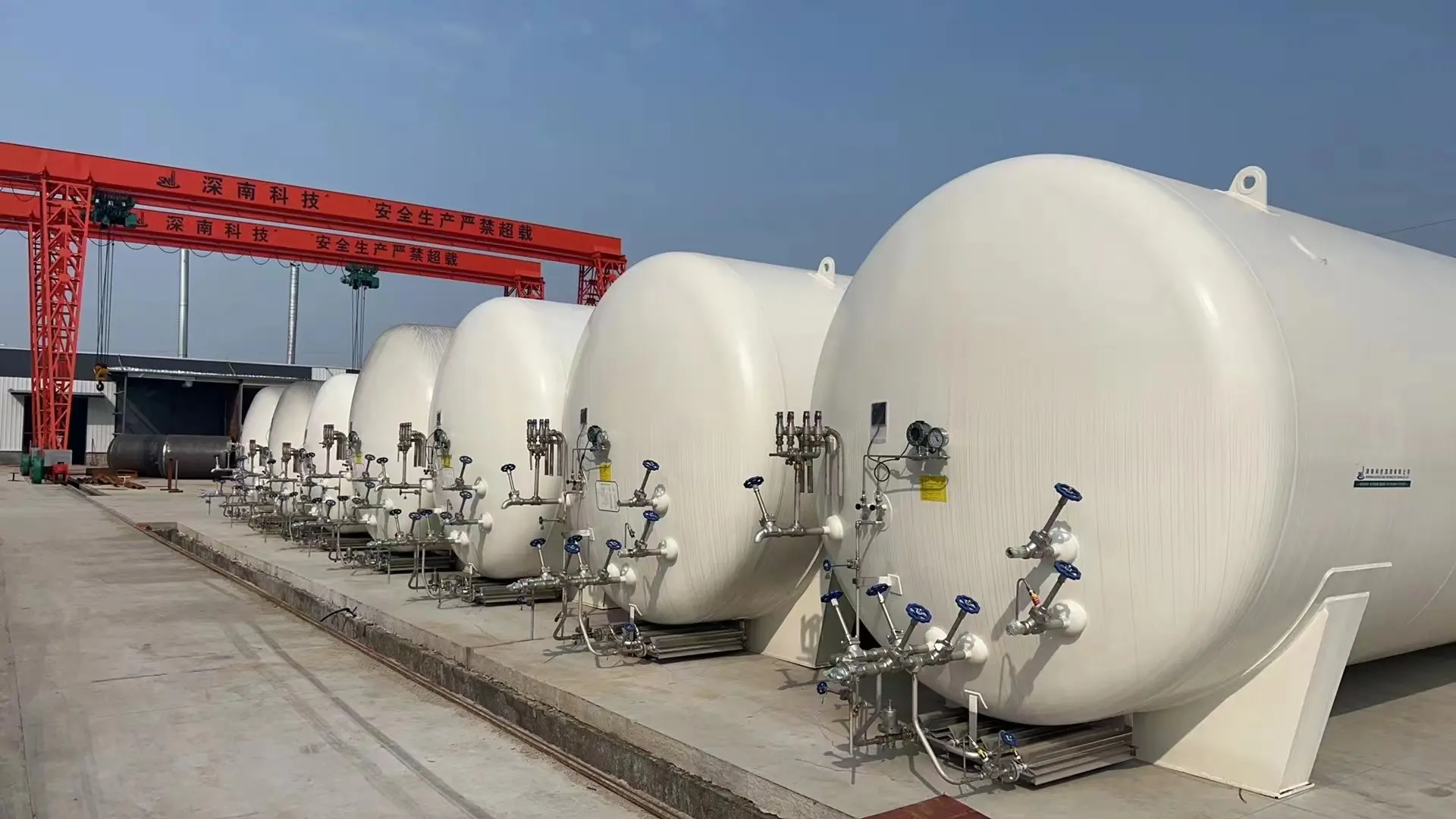 Choosing the Optimal Material for Cryogenic Containers