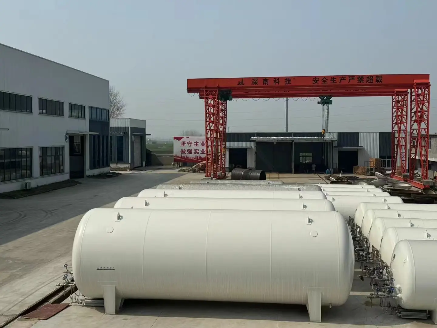 Understanding the Importance of Nitrogen Buffer Tanks in Industrial Applications