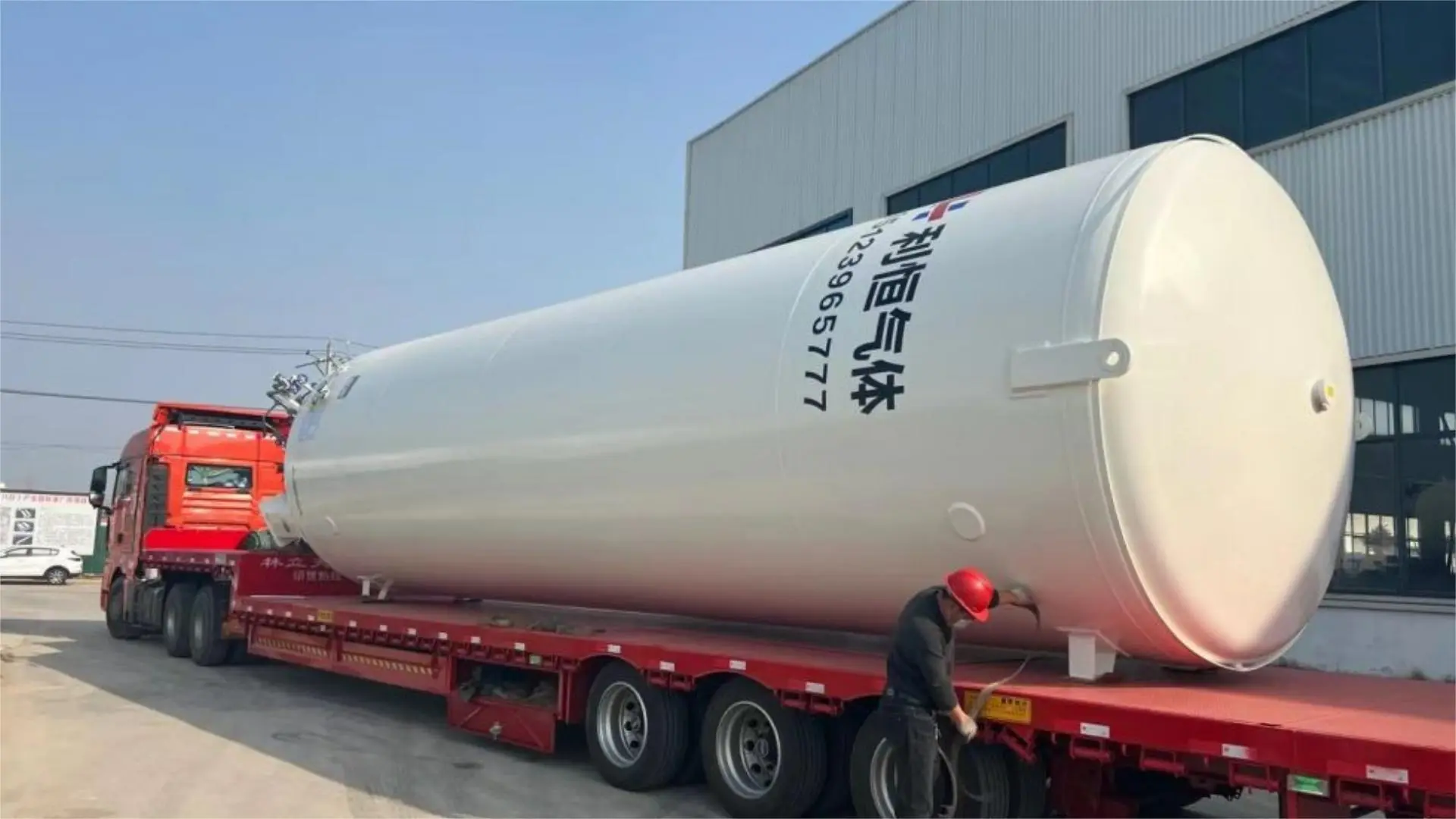 Vertical cold stretch storage system: revolutionizing cryogenic liquid storage