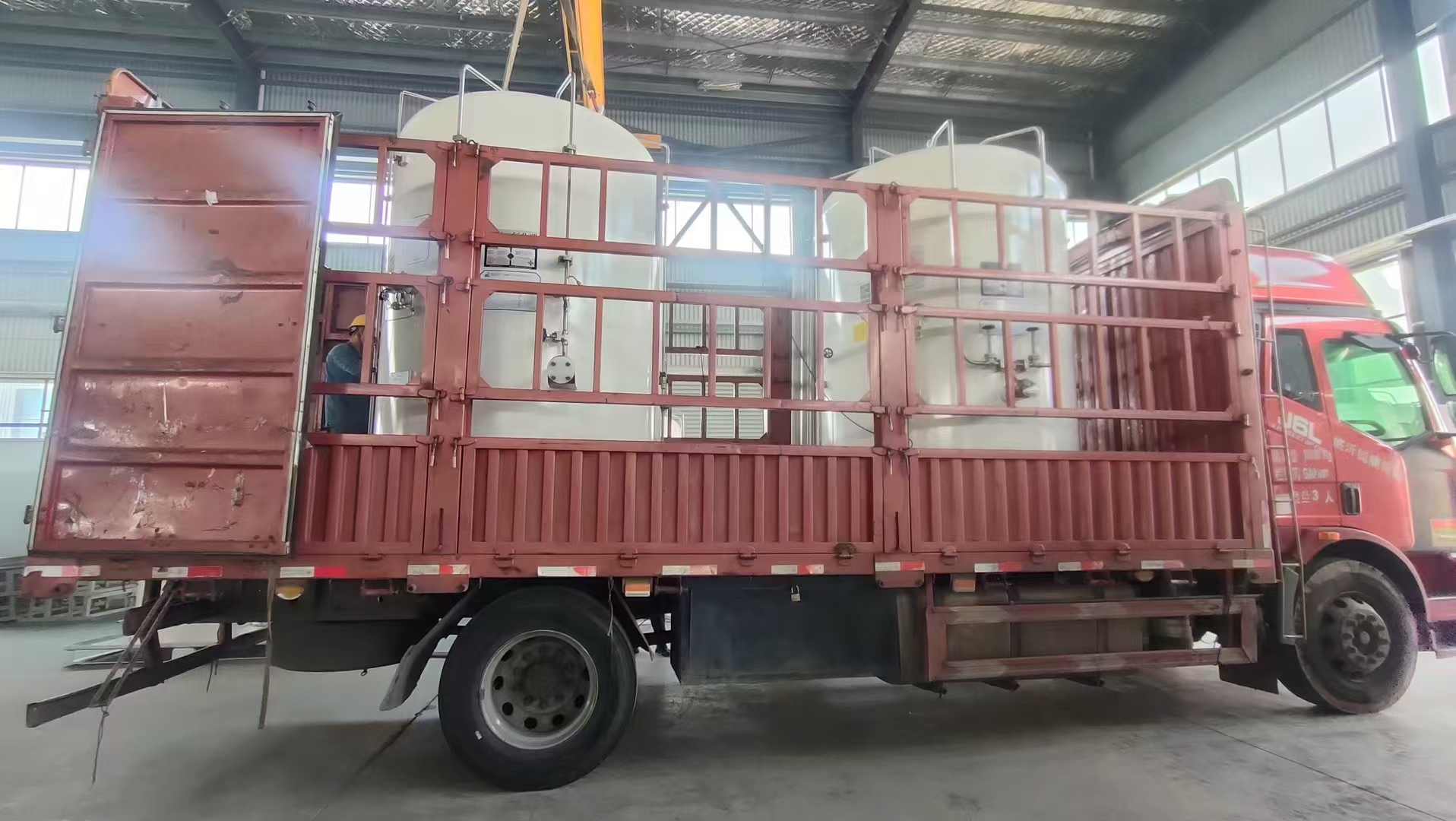 Smooth Shipment of MT Cryogenic Liquid Storage Tanks by Shennan New Energy Equipment